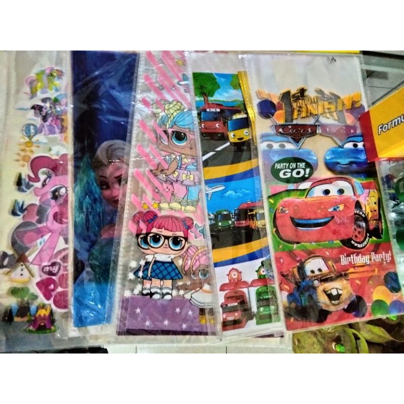 

Plastik Snack & souvenir full karakter