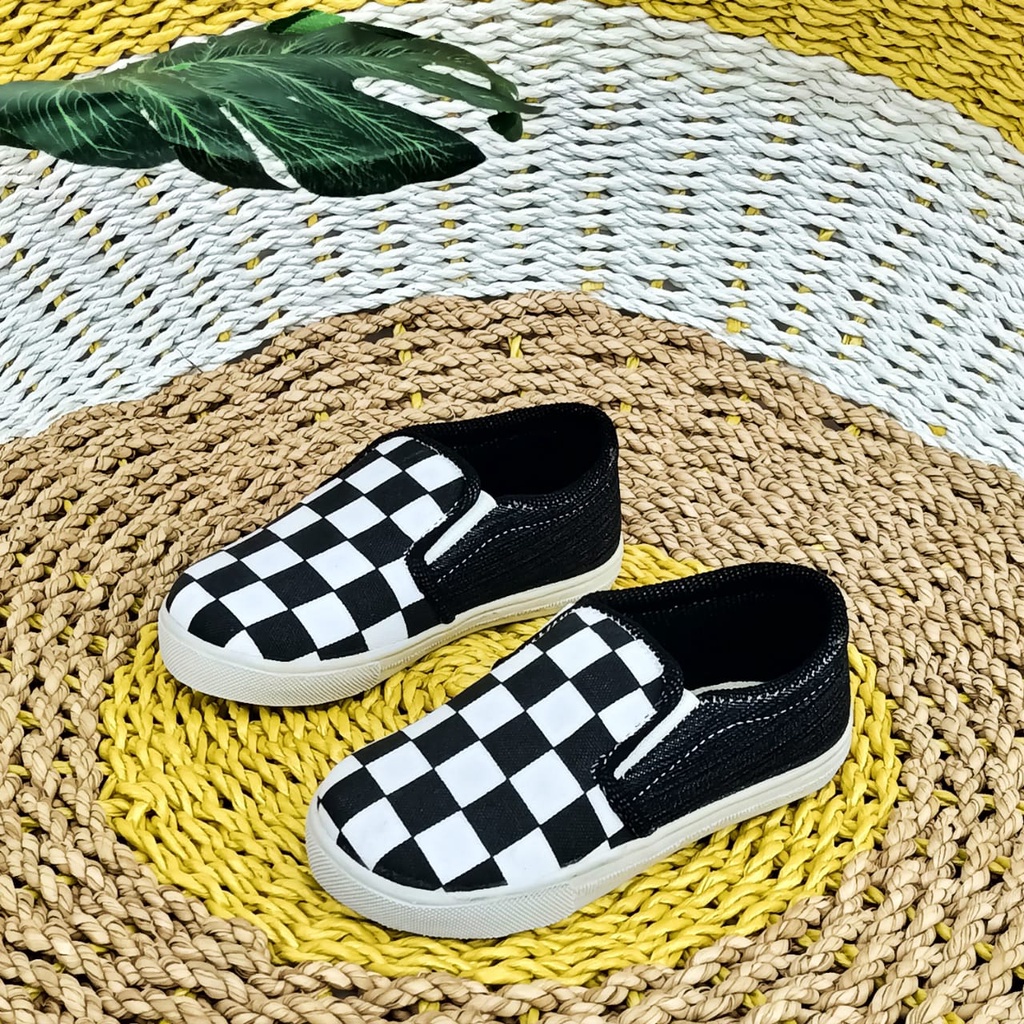 sepatu anak laki-laki dan perempuan slip-on catur MURAH