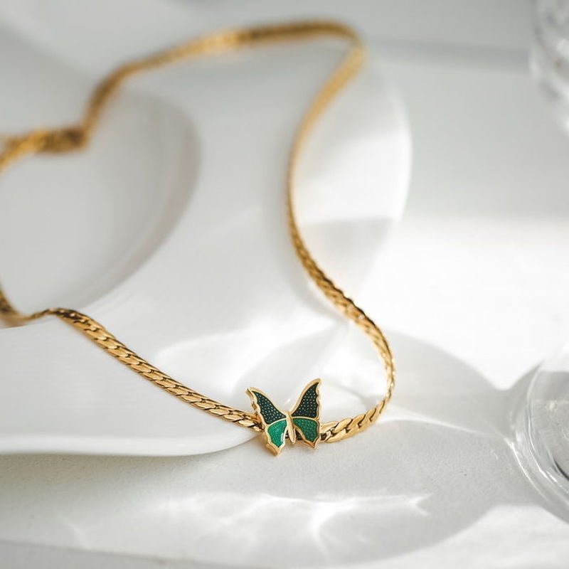 Kalung Rantai Klavikula Desain Kupu-Kupu Hijau Gaya Retro Untuk Wanita