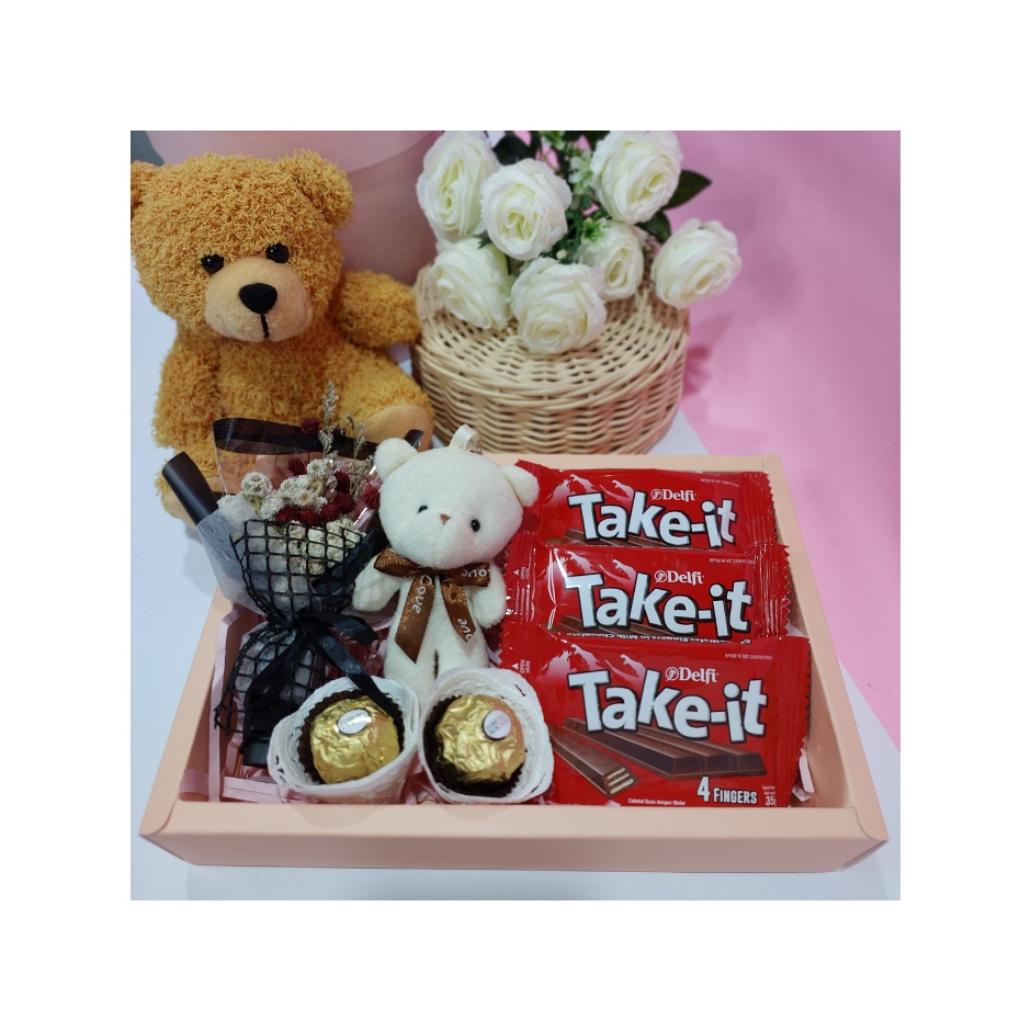 

Love 1 - Coklat Hadiah Valentine/Hampers Valentine/Bucket Bunga Mini