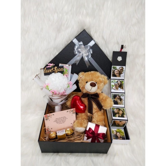 

Kado Ultah Ulang Tahun Kado Anniversary Hampers Bunga Boneka Lebaran - Ferrero+Foto, Gold+HBD