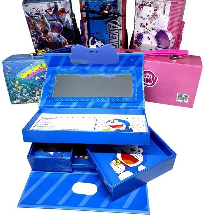 

Grosir Istimewa KOTAK PENSIL KODE 3 DIMENSI KARAKTER DIBUKA MENGGUNAKAN KODE / PIN 3 SUSUN