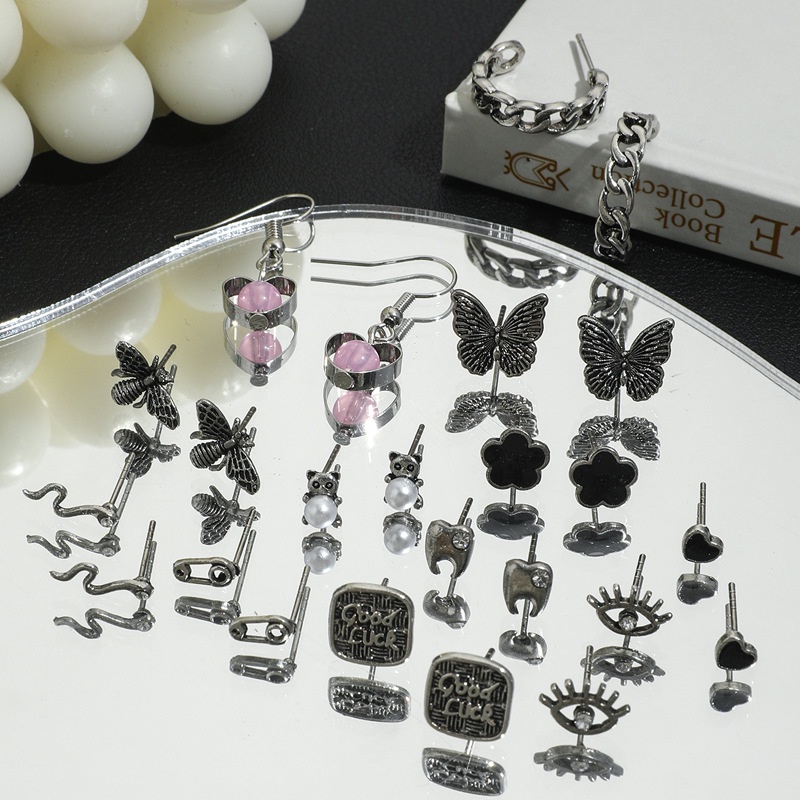 Pribadi Retro Kupu-Kupu Kecil Gigi Ular Gigi Mata Lebah Mutiara Rantai Anting Set