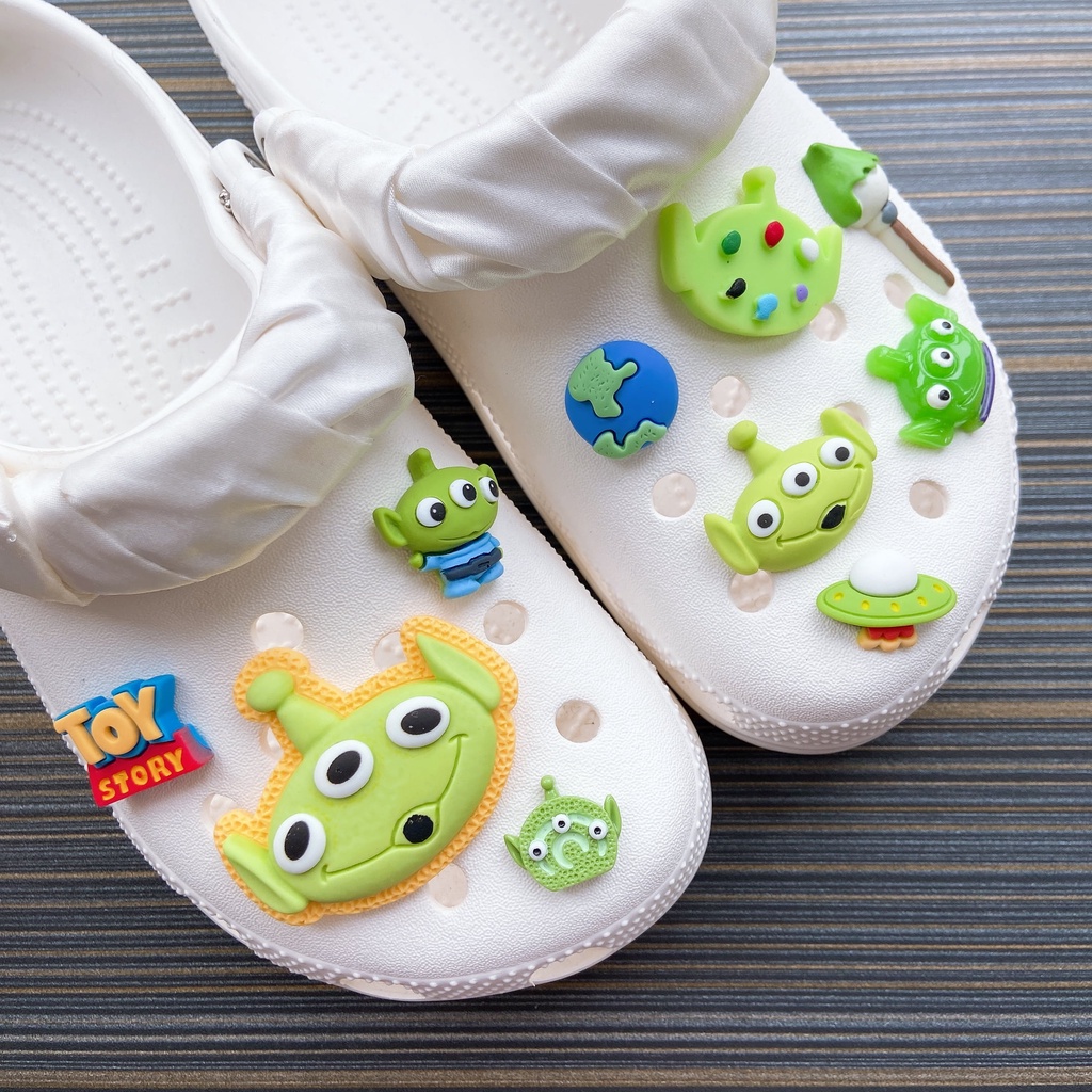 @shinydiy 10pcs Toy Story Alien Crocs Jibbitz Shoes Charm Sandal Aksesoris Sepatu Hias【asesoris wanita｜crocs jibbitz】