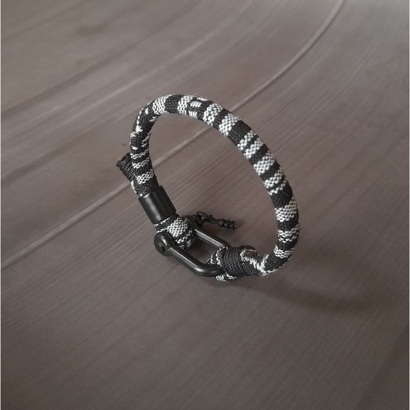 Gelang Tali Bahan Stainless Steel Titanium Steel Untuk Pria Gelang Pria Keren Cowok Laki Tali tenun Etnik Survival Bracelet Nautical Shackle Premium Murah Gelang Nautical