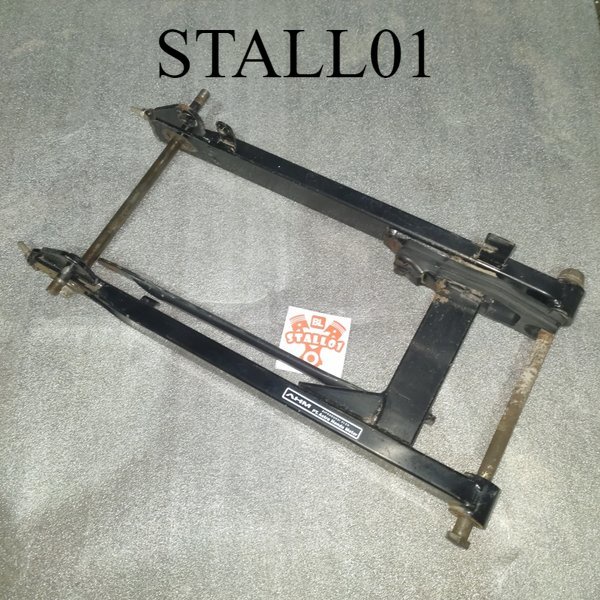 Swing arm arem Honda Absolut Revo - Blade old lama karbu - Revo fit fi asli original.