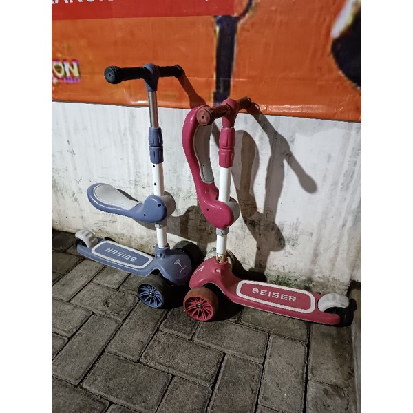 SKUTER MAINAN ANAK BEISER RODA TIGA REM TANGAN PRELOVED WARNA BIRU DAN PINK