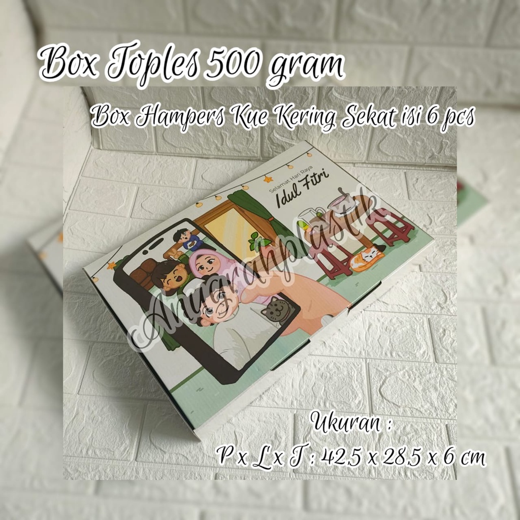

Box Lebaran Toples 500 gram Uk 42,5 x 28,5 x 6 cm Box sekat PER 10 PCS