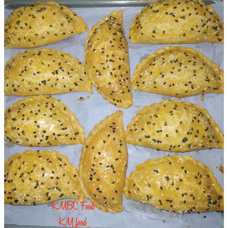 

30 PCS PASTEL PANGGANG KARI AYAM KENTANG DAN TELUR