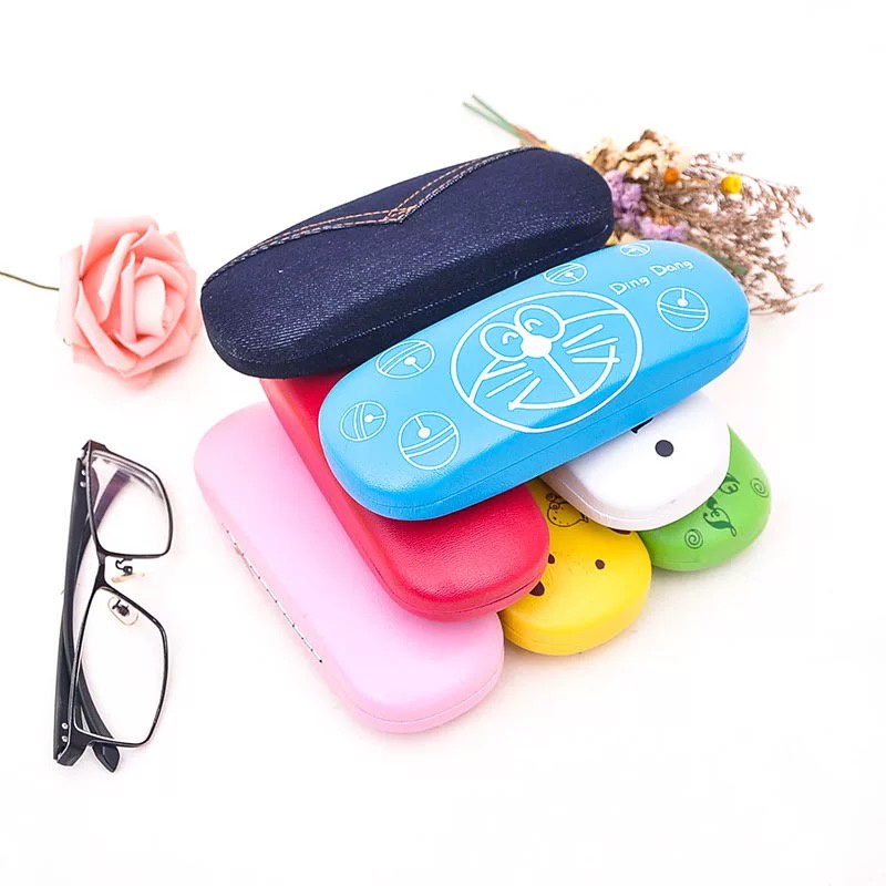 Tempat Kacamata Hardcase Karakter Animasi Hello Kitty dan Doraemon B4