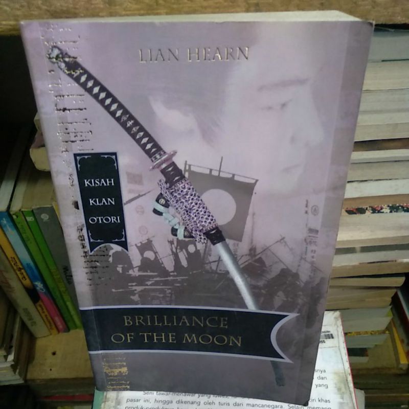 BRILLIANCE OF THE MOON' kisah klan otori' LIAN HEARN. buku bekas yang ori