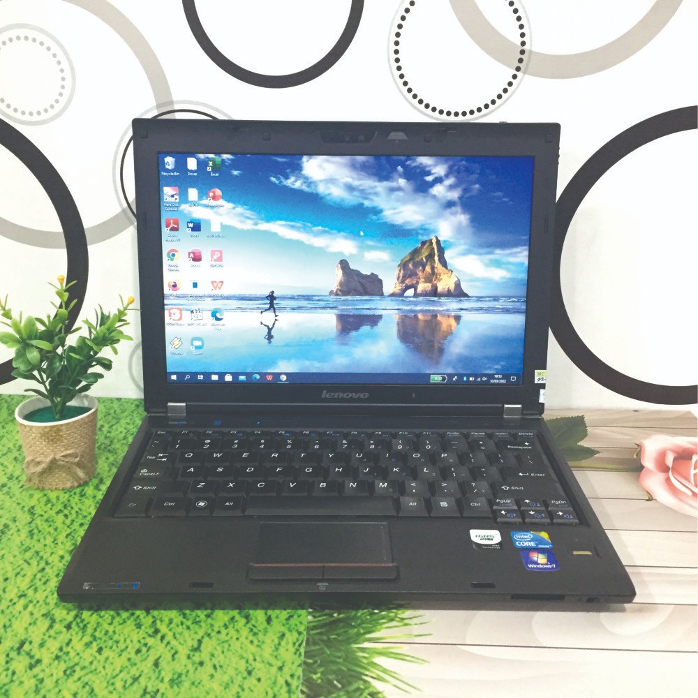 Netbook Lenovo K26 Core i5 RAM 4GB HDD 320GB Layar 12" Slim 2 jutaan siap pakai