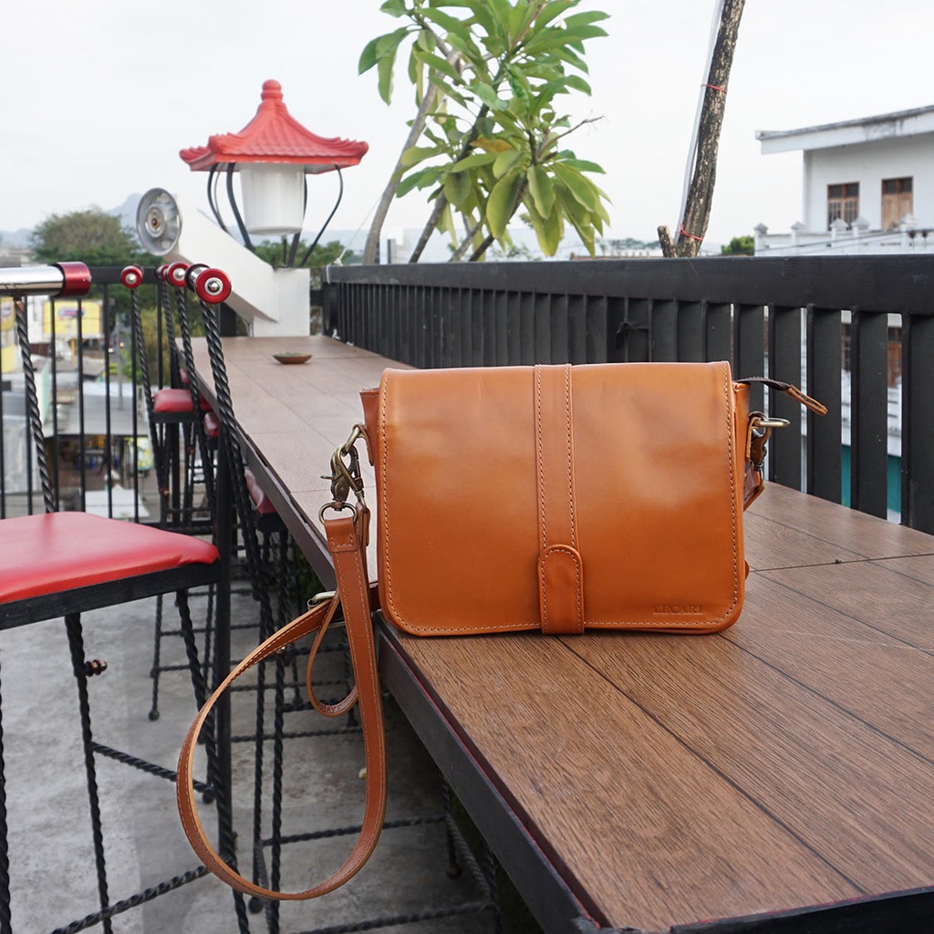 Lecari Wander Sling Bag Leather Tas Selempang Wanita Kulit Asli