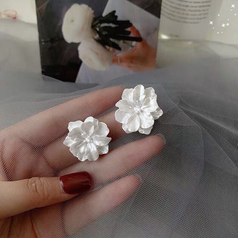 Anting Tusuk Bunga Putih Untuk Wanita Flower Earring New Modern Korea Fashion Lucu Remaja Gadis Pesta Aksesoris Perhiasan