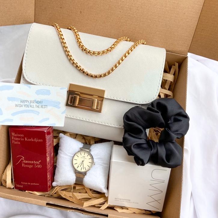 

Discount Today [TAS 0015] GIFTBOX TAS / KADO CEWEK / KADO PACAR / ANNIVERSARY / HAMPERS LEBARAN / WEDDING / VALENTINE / KADO NIKAH / HAMPERS LEBARAN serbuuu !