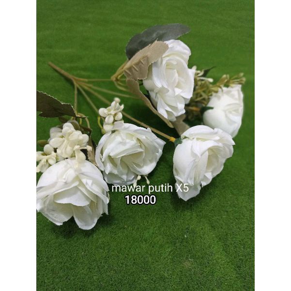 bunga mawar putih artificial