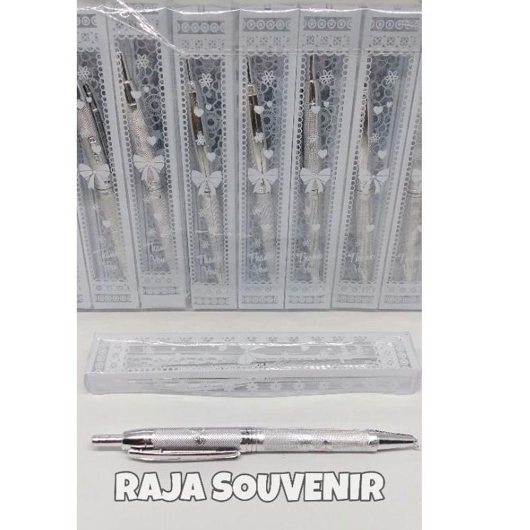 

Super Shipping ISI 50 SOUVENIR PULPEN PERAK KEMAS MIKA SOUVENIR PULPEN MURAH PULPEN SILVER MURAH