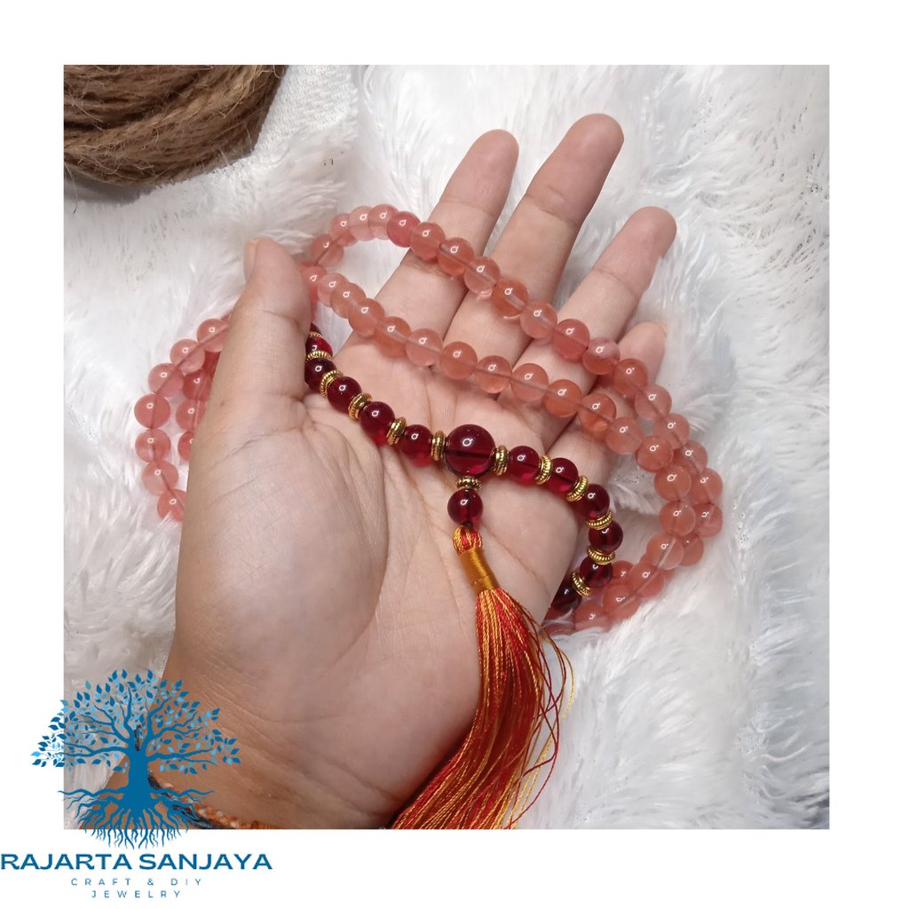 Kalung Tasbih Japamala 108 Batu Kayu Strawberry Kombinasi Wine Garnet