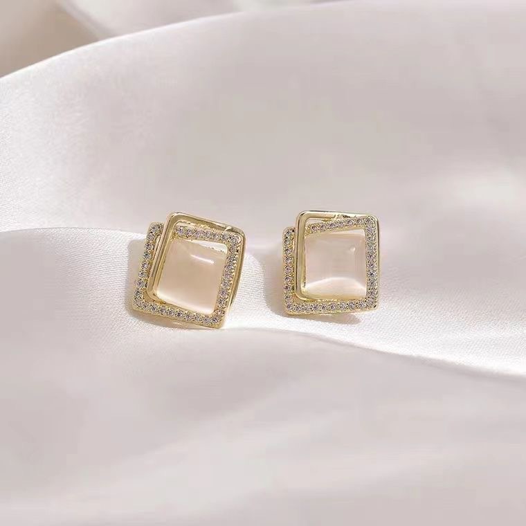 Gaya Baru Perempuan2023 All-Match Sederhana Musim Gugur Musim Dingin Anting Jarum Perak Opal Anting Temperamen Anting High-End