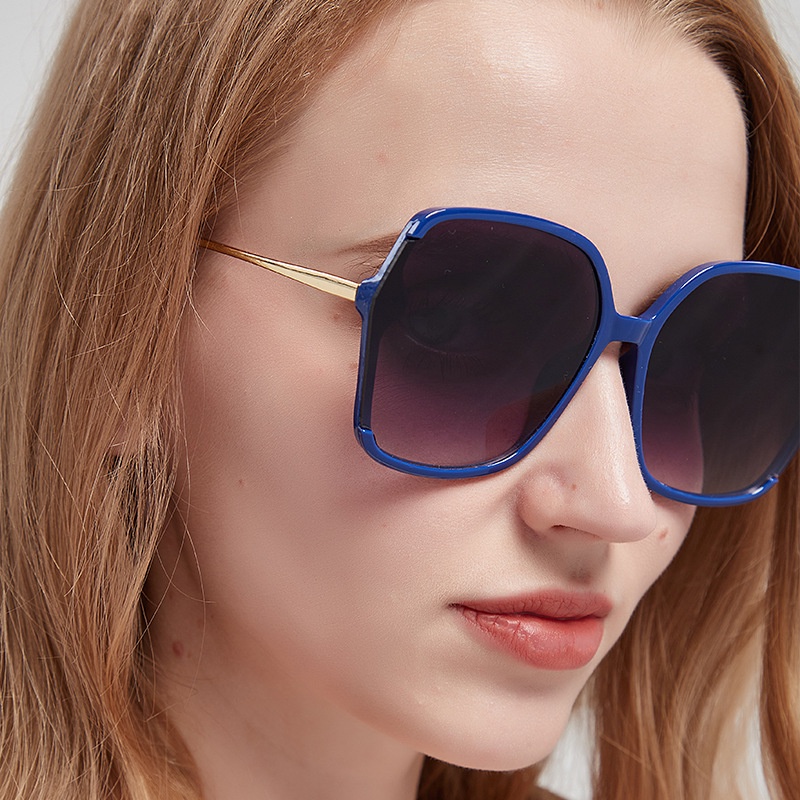 (YUZHU) Western Fashion Oversized Frame Square Metal Temple Sunglasses Wanita Gaya Retro Sederhana Pantai Kacamata Perlindungan UV