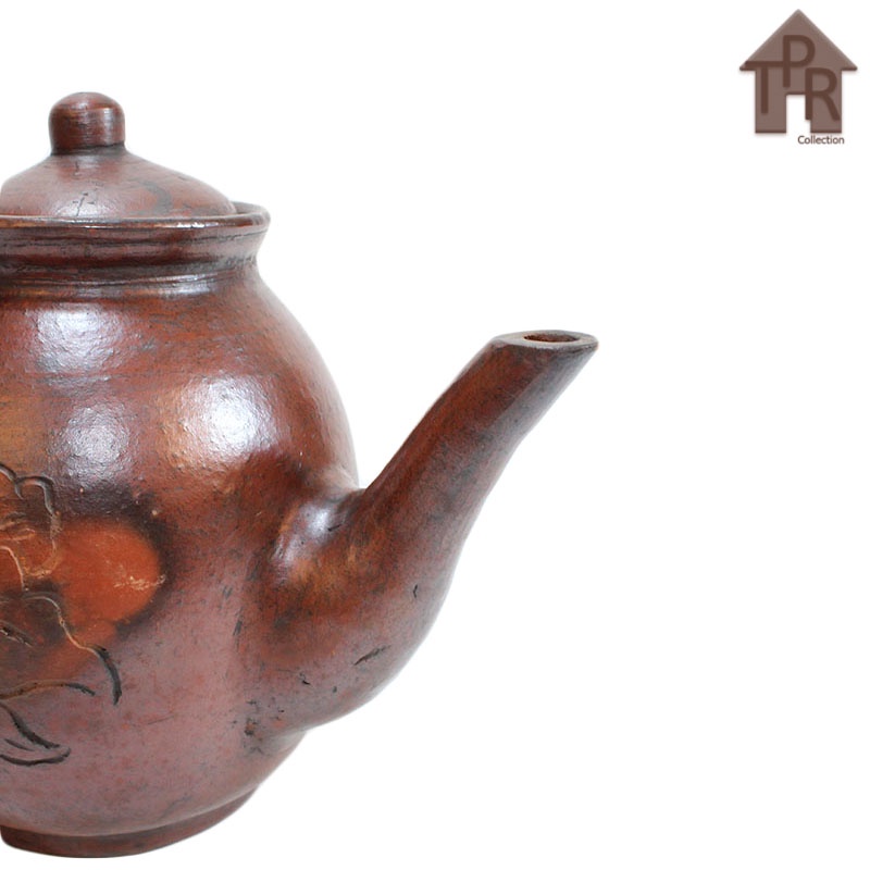 Gerabah - Poci Tanah Liat Ukir Kembung Antik / Tea Pot 1.8L + Krat Kayu