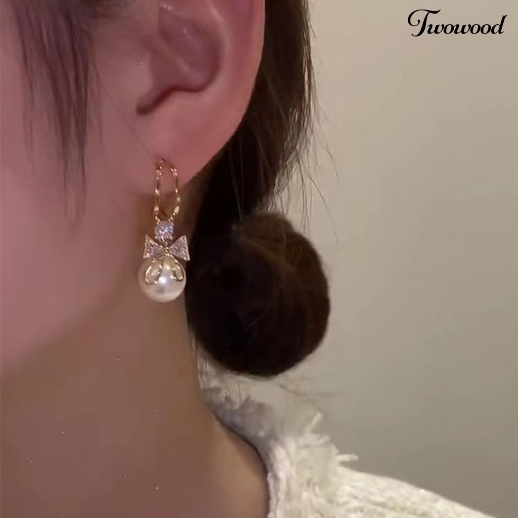 Twowood 1pasang Wanita Drop Earrings Bow-knot Shiny Rhinestone Mewah Simetris Stainless Ear Dekorasi Tepi Halus Mutiara Imitasi Lady Huggie Earrings Perhiasan