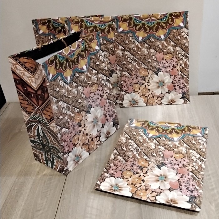 :<:<:<:<] Paper bag batik warna-warni