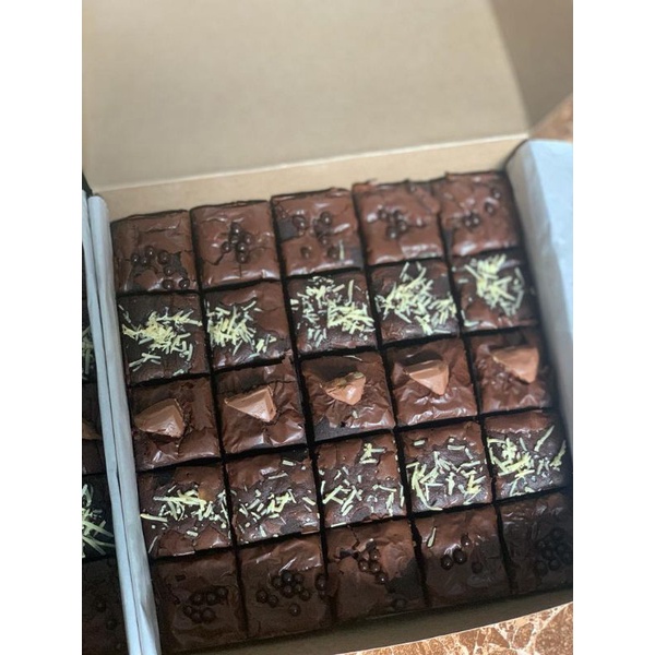 

FUDGY BROWNIES brownies sekat 20cm