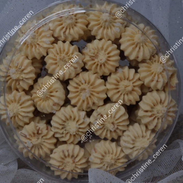 

Kue kering (Sagu keju)
