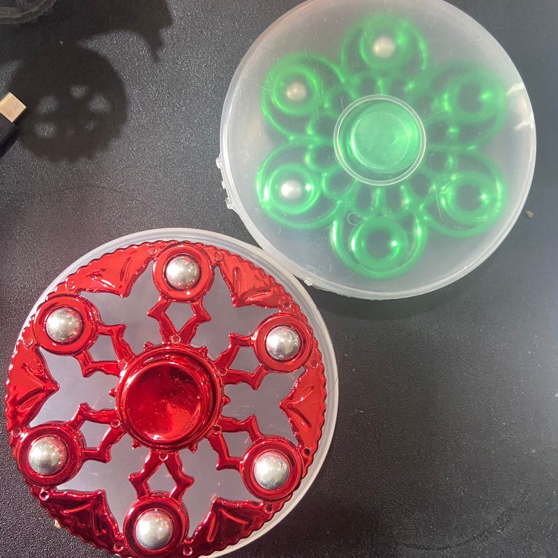 Mainan pemintal dekompresi lima manik delapan manik berlapis logam logam gelisah baru