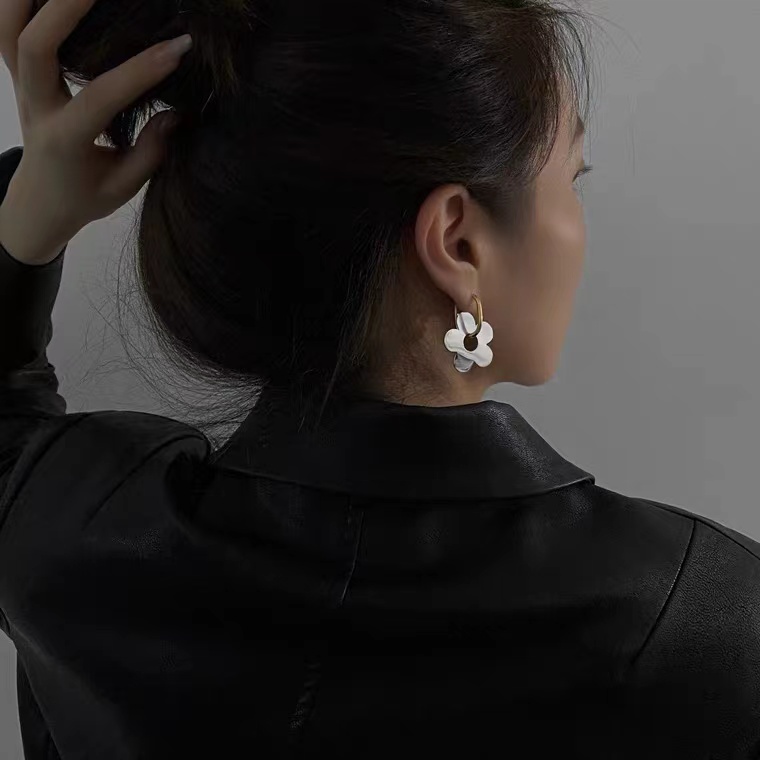 Anting Desain Bunga Sakura Cermin Anti Pudar Tahan Keringat Hypoallergenic Untuk Wanita