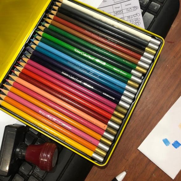 

Spesial Diskon Pensil warna sisa export 24 warna isi biasa kaleng