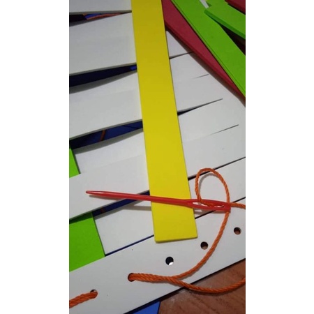 HIASAN KELAS MENGANYAM TK PAUD