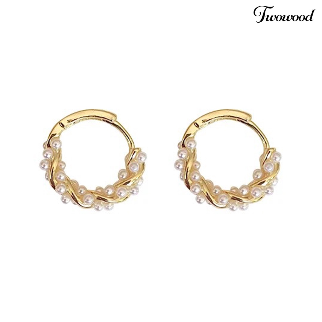 Twowood 1pasang Anting Hoop Cahaya Mewah Temperamen Mutiara Imitasi Minimalis Geometris Hias Hadiah Wanita Anting Lingkaran Perhiasan Pesta Aksesori Fashion