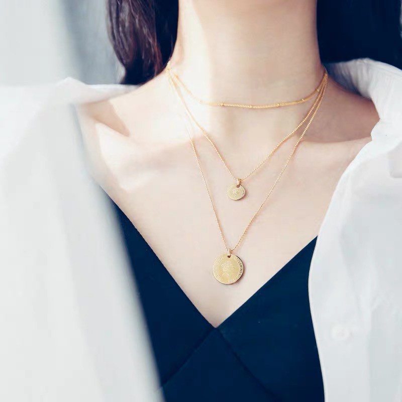 Kalung Rantai Pendek Dengan Liontin Koin Kecil / Besar Untuk Wanita | Kalung Rantai Pendek Dengan Liontin Koin Gambar Ratu Elizabeth Warna Emas Untuk Wanita | Kalung Rose Gold 18k | Kalung Bahan Stainless Steel | Kalung Bahan Titanium Steel | Hadiah Ulang