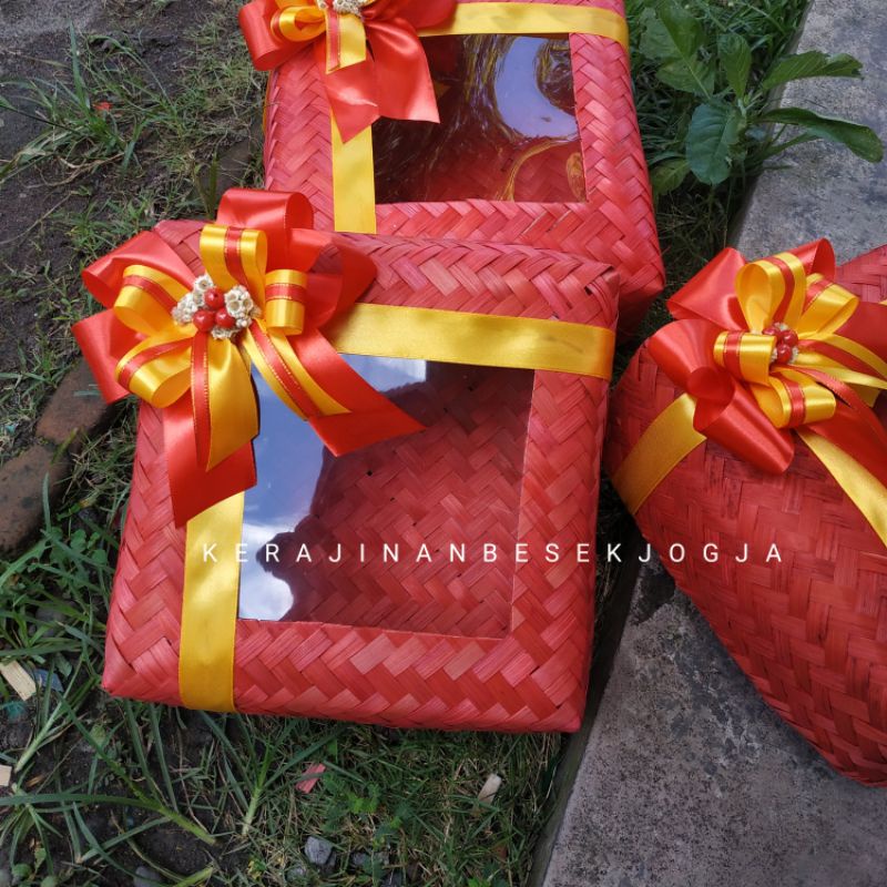 

(CNY 2023) HAMPERS IMLEK MURAH/MPS WARNA/ besek Jogja /hampers cny/Imlek/bingkisan Imlek/parsel imlek