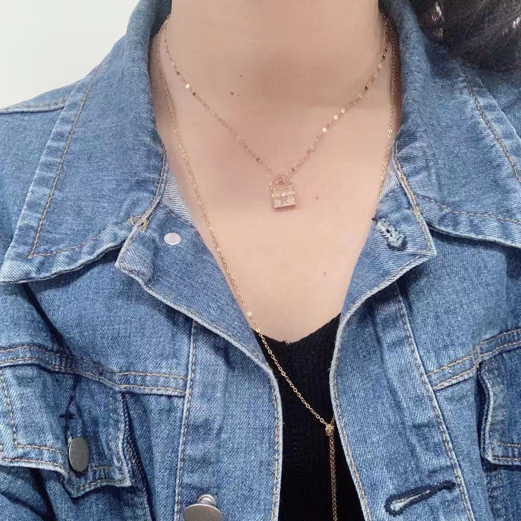 Kalung Pendek Dengan Liontin Berlian Penuh | Kalung Rantai Klavikula | Kalung Bentuk Tas Aksen Berlian Penuh | Kalung Lapis Emas 18K Bahan Titanium Steel | Kalung Zirkon | Anti Alergi Dan Pudar | Hadiah Ulang Tahun