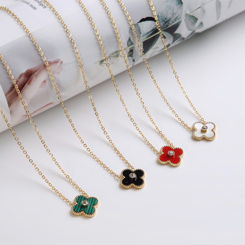 Kalung Titanium Steel Hypoallergenic Dengan Liontin Daun Clover Untuk Hadiah Ulang Tahun