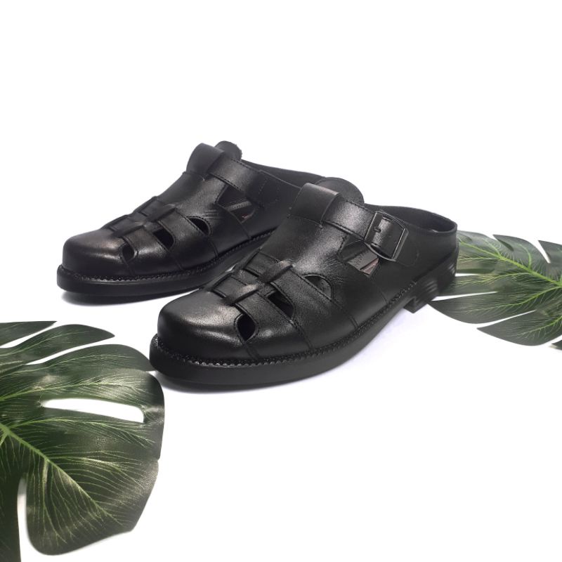 Sepatu sandal selop pria sepatu sandal berlubang sandal selop pria kulit asli sandal selop pria kasual sepatu selop pria kekinian terbaru sandal pria dewasa selop sepatu sandal pria slide kasual berlubang unggulan sandal selop terbaru hits 2022