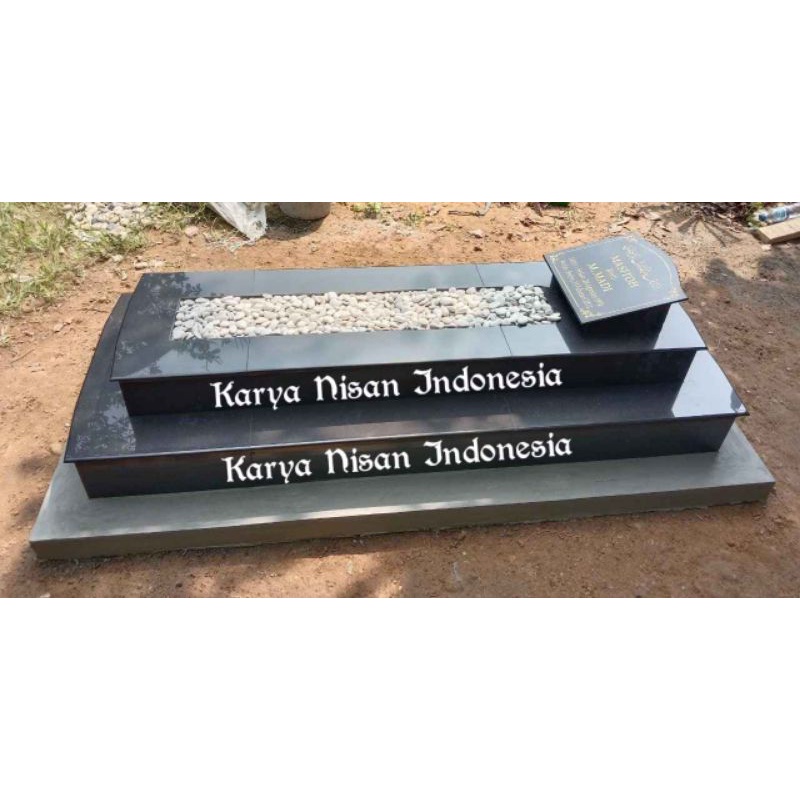 Bangunan makam 2 undakan