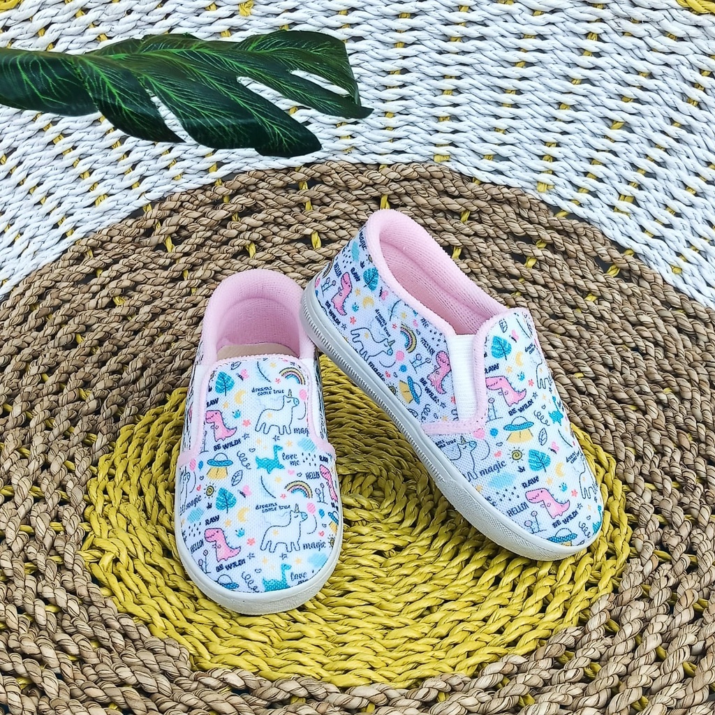 Sepatu anak perempuan imitasi karakter dino putih murah