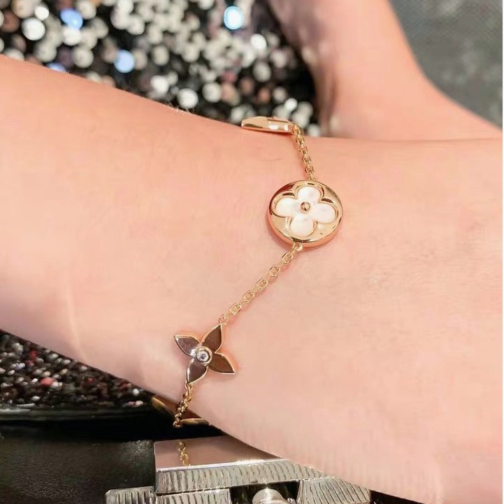 L Home Gelang Tangan Rantai Baja Titanium Rose Gold 18K Aksen Clover + Mutiara Imitasi Untuk Wanita