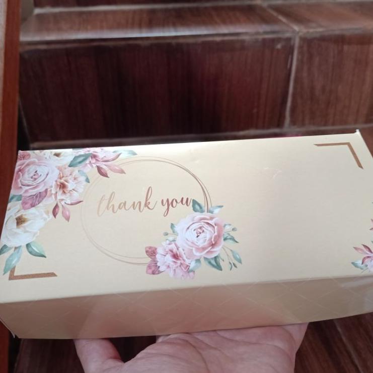 

Hadir Hebat box kotakkue glossy laminating pe 22x10x5 cantiik perpack isi 30