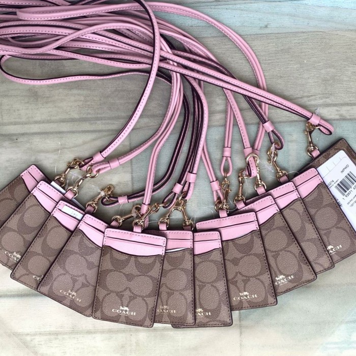 

Terlaris Coach Id Tag Lanyard Original