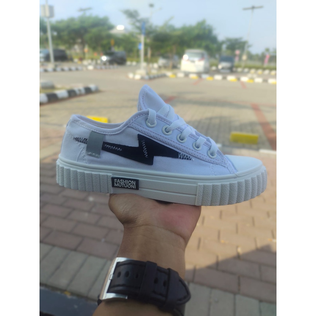 Sepatu Wanita Sneakers Kanvas Low Liona Petir Import PTK009