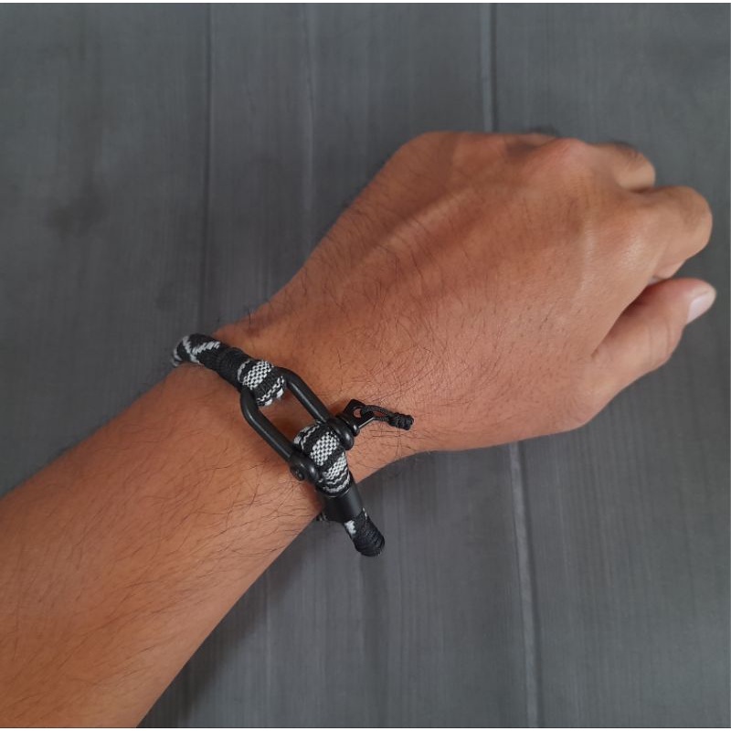 Gelang Tali Bahan Stainless Steel Titanium Steel Untuk Pria Gelang Pria Keren Cowok Laki Tali tenun Etnik Survival Bracelet Nautical Shackle Premium Murah Gelang Nautical