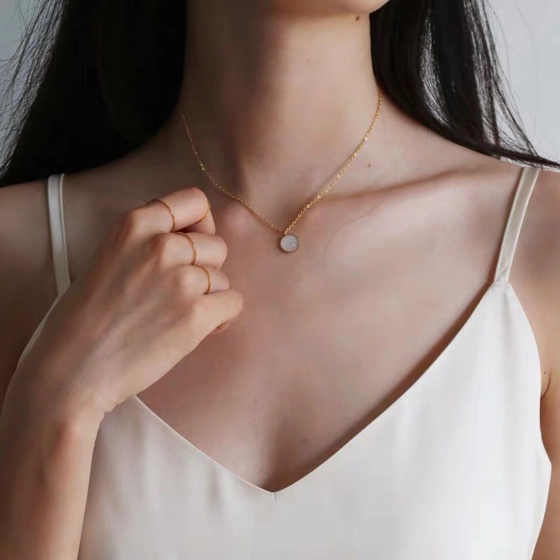 Kalung Mutiara Warna Putih Untuk Ibu | Kalung Rantai Dengan Liontin Bulat Geometri Untuk Wanita | Aksesoris Bahan Titanium Steel 18k Warna Rose Gold | Perhiasan Bahan Stainless Steel Untuk Hadiah