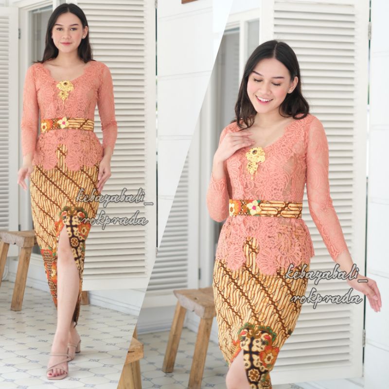 AURA SERIES KEBAYABALI TEPI DEPAN PANJANG MOTIF BUNGA