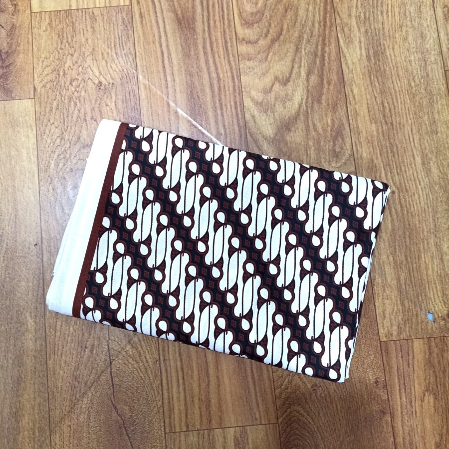 Kain Batik Jarik Bahan Motif Lereng Coklat Latar Putih Jogja Solo Tradisional Klasik