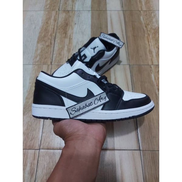 Sepatu AJ 1 Low White Black